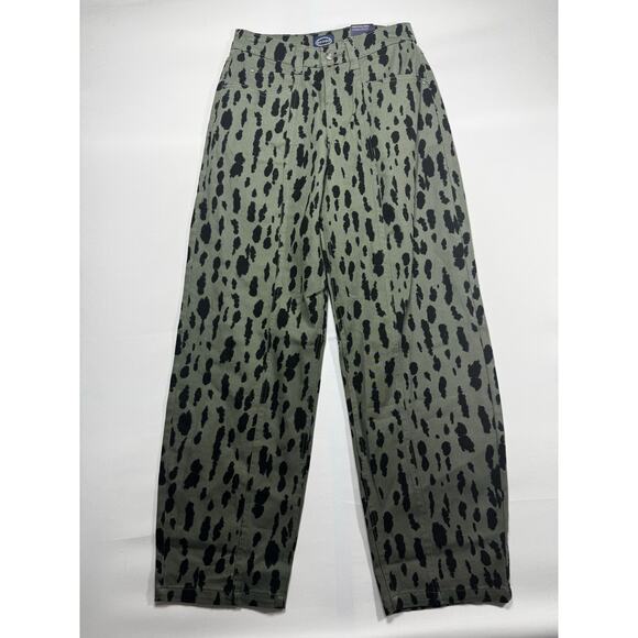 NWT Scoop Women's Leopard Print Green Black Barrel Jeans - Size 0/32" (28x31) - Picture 1 of 5